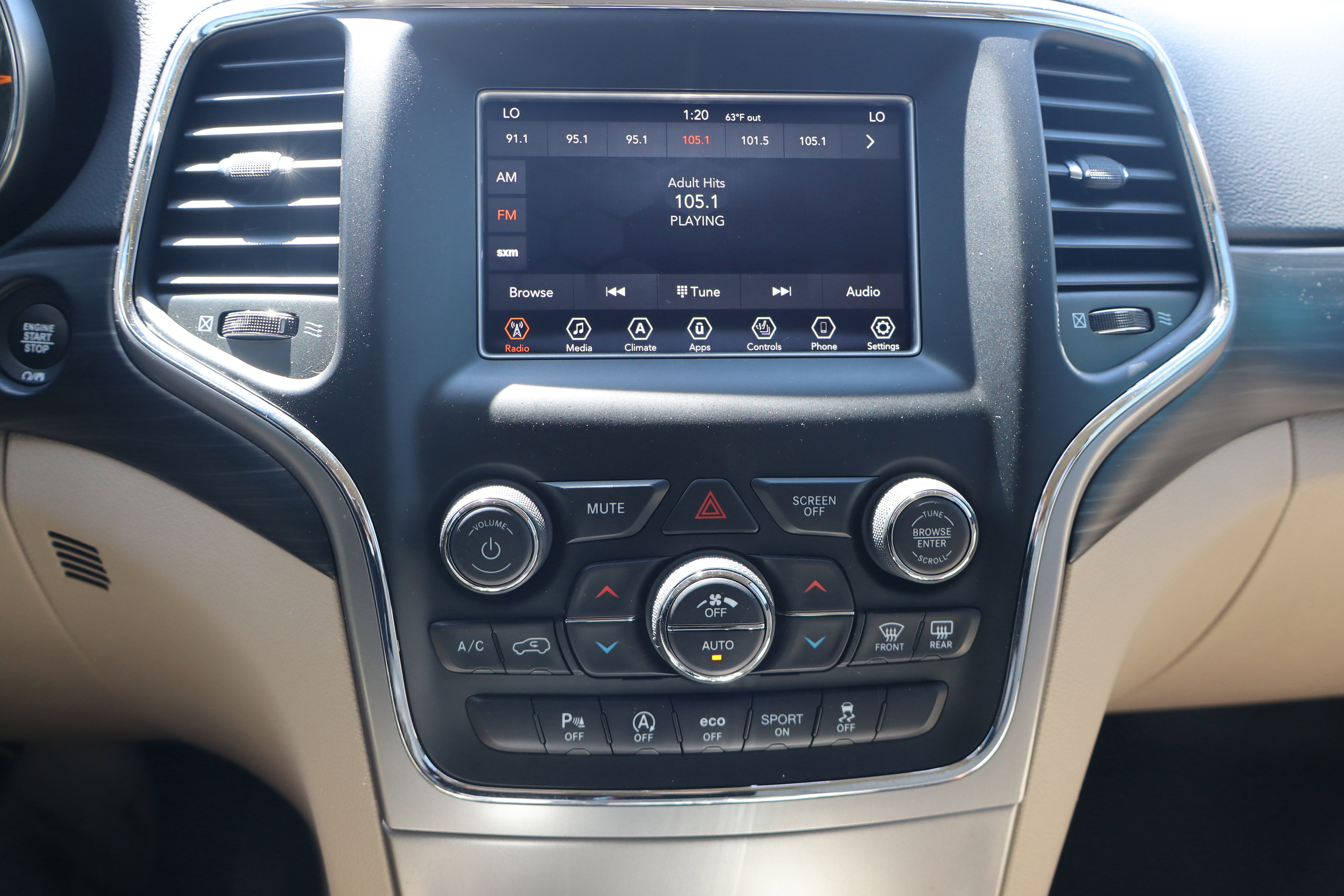 Used 2021 Jeep Grand Cherokee Laredo w/ Security & Convenience Group image 17