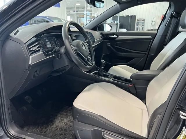 Used 2020 Volkswagen Jetta R-Line w/ R-Line Cold Weather Package FWD image 10