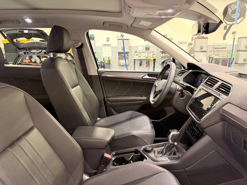 Used 2023 Volkswagen Tiguan SE w/ Panoramic Sunroof Package AWD/4WD image 30