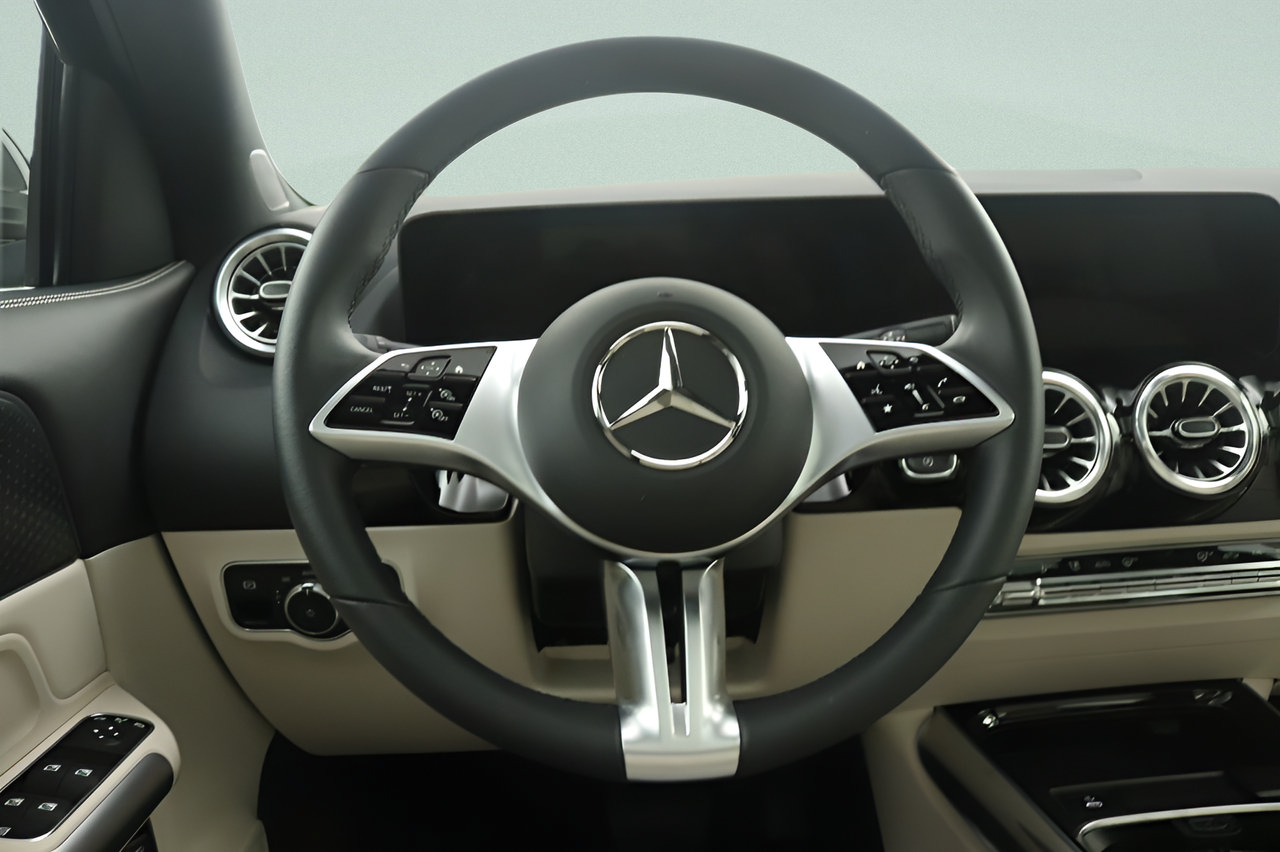 Used 2025 Mercedes-Benz GLA 250 image 8