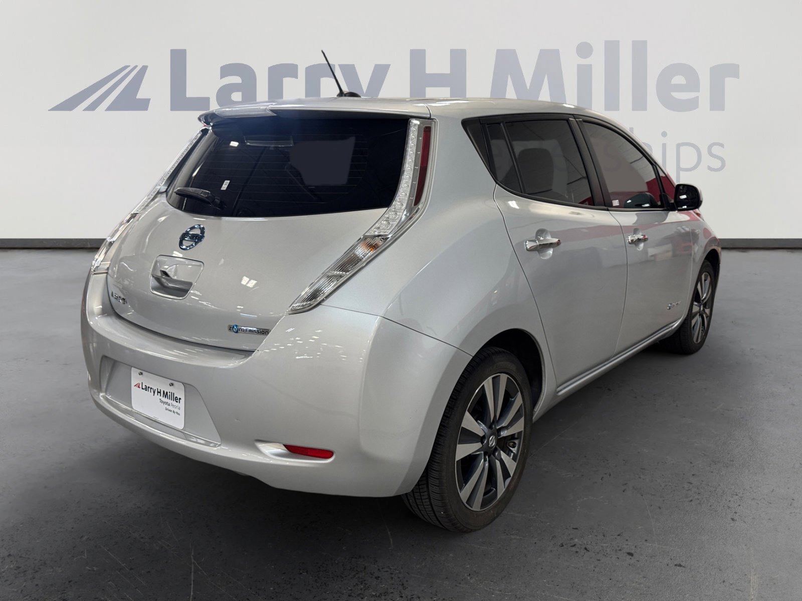 Used 2017 Nissan Leaf SV FWD image 5
