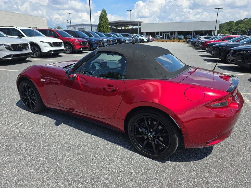 Certified 2022 MAZDA MX-5 Miata Club RWD image 5