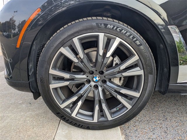 Used 2022 BMW X7 xDrive40i w/ Premium Package image 9