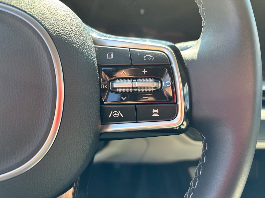 Certified 2025 Kia Sorento S image 24