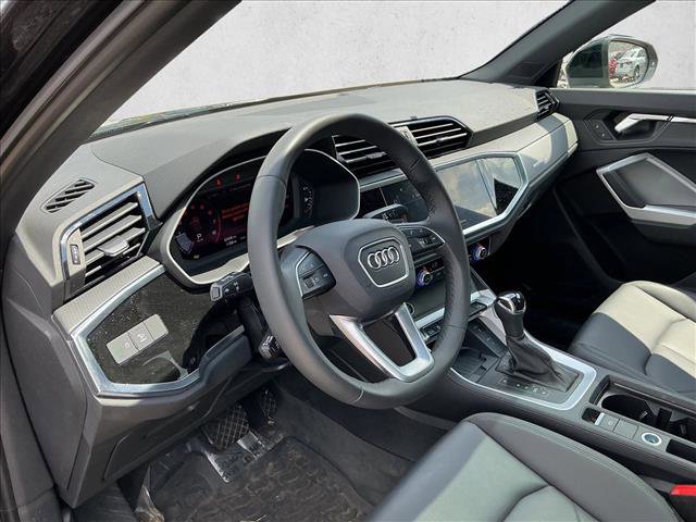 Used 2025 Audi Q3 2.0T Premium w/ Convenience Package AWD/4WD image 10
