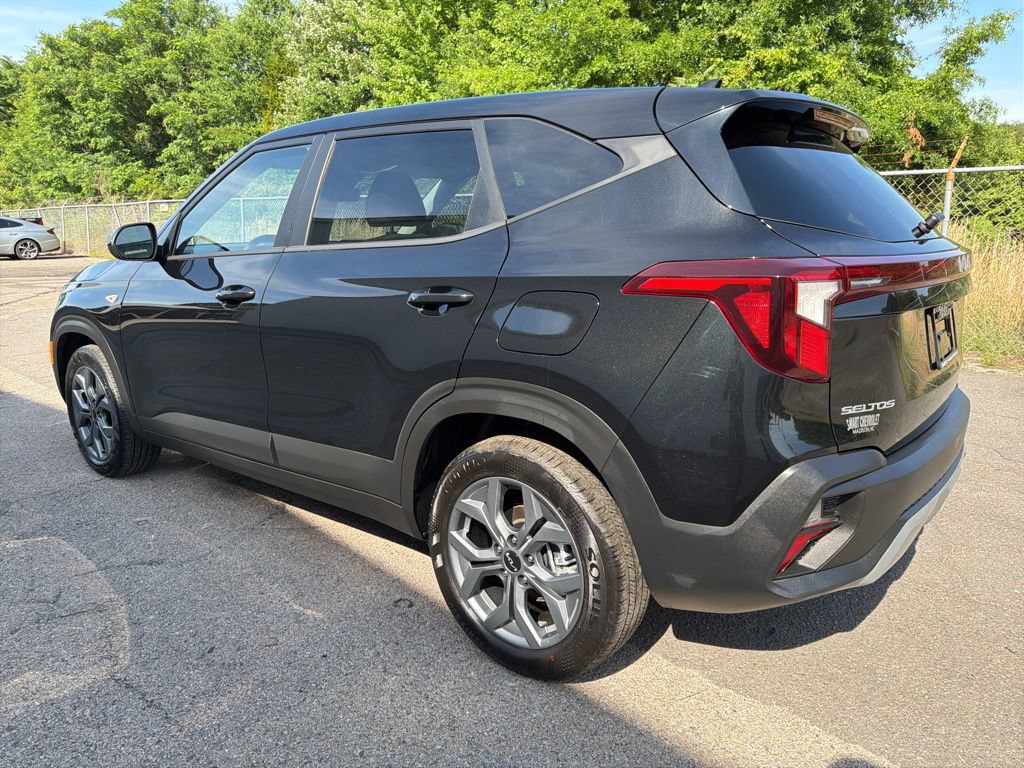 Used 2026 Kia Seltos EX FWD image 4