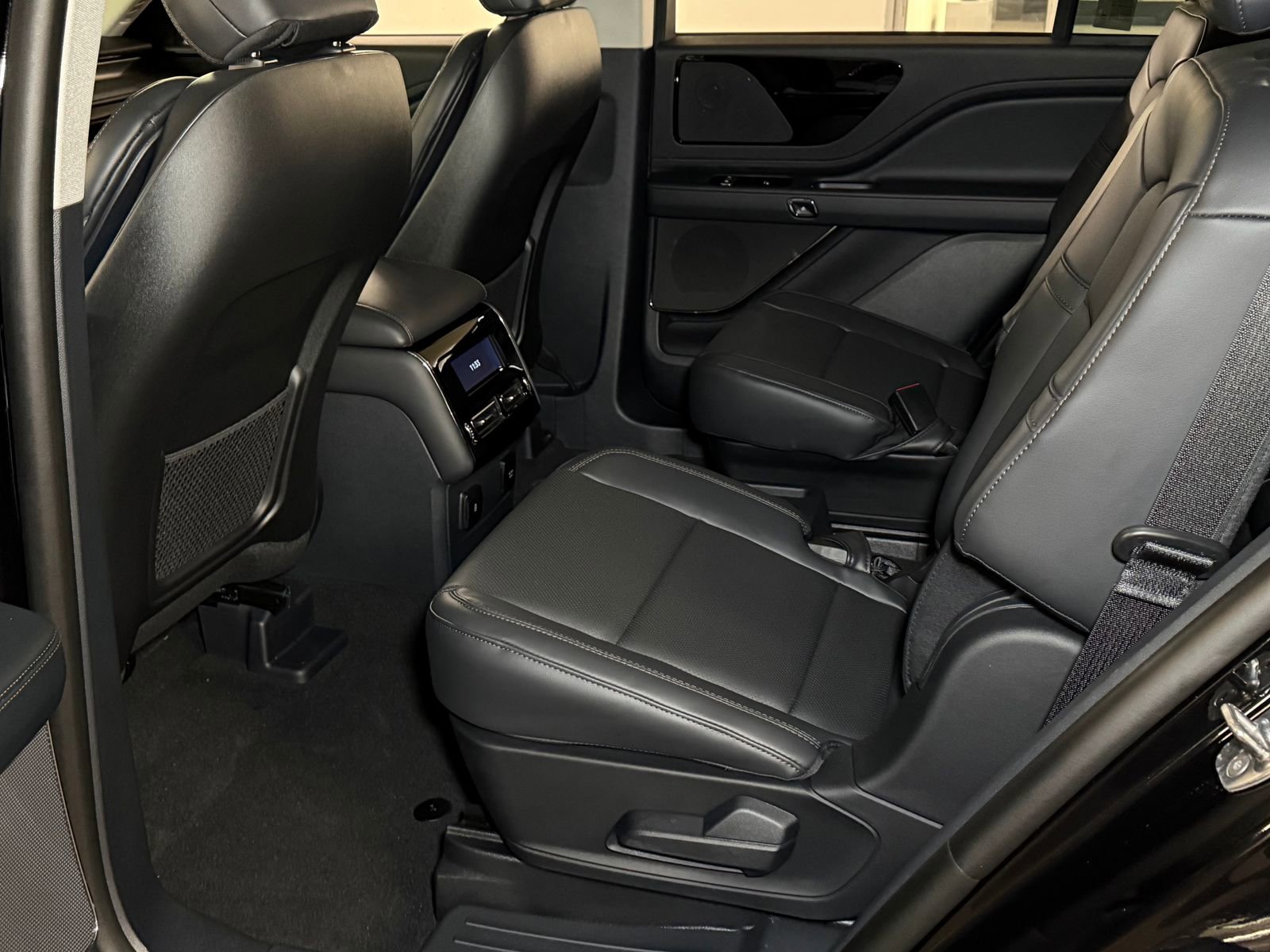 New 2026 Lincoln Aviator AWD image 17