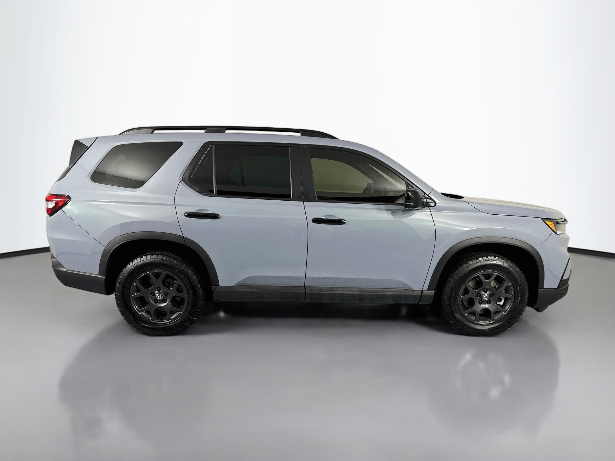 Certified 2025 Honda Pilot TrailSport image 4