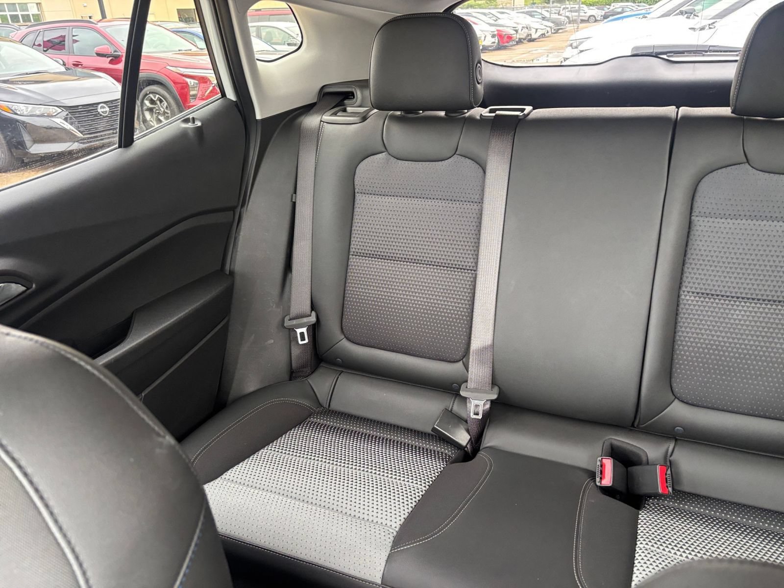 Used 2025 Chevrolet Trax LT w/ LT Convenience Package FWD image 38