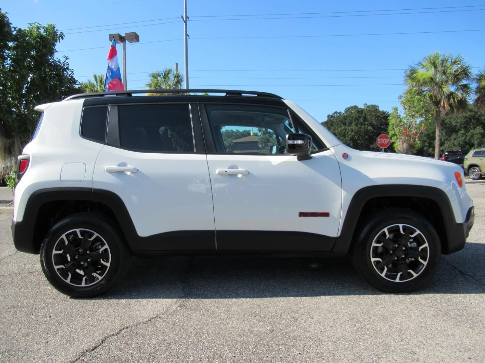 Certified 2023 Jeep Renegade Trailhawk AWD/4WD image 2