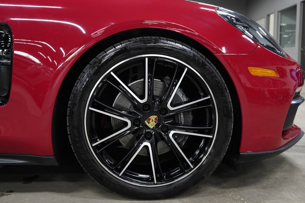Used 2020 Porsche Panamera RWD image 34