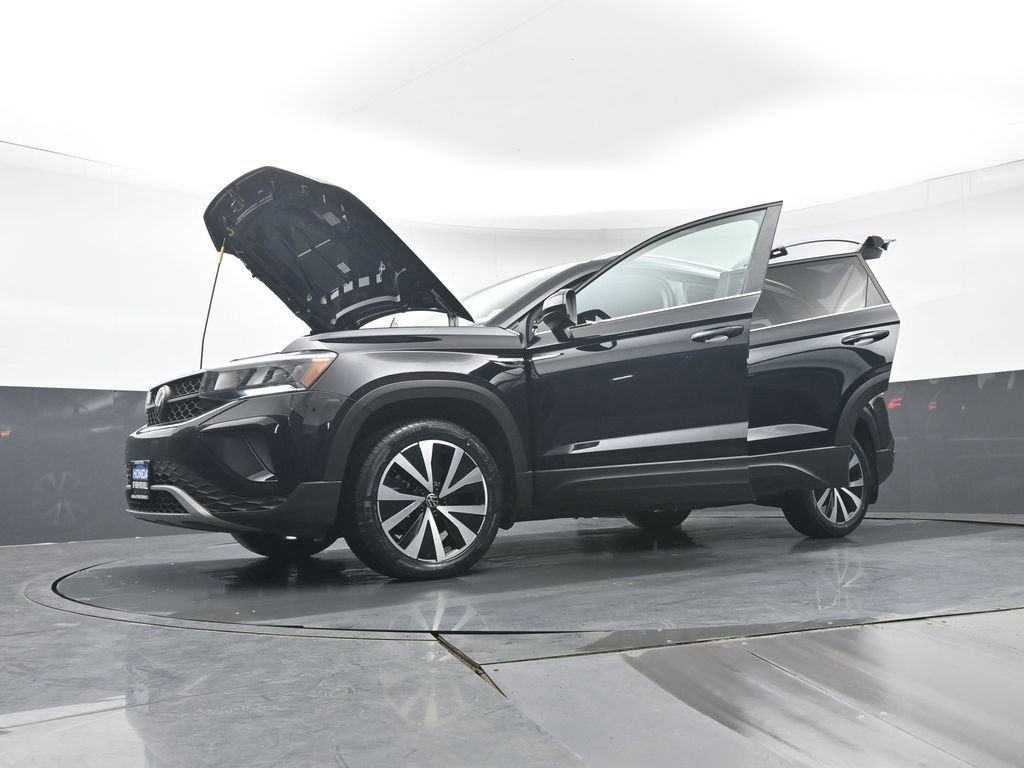 Used 2022 Volkswagen Taos SE w/ Panoramic Sunroof Package image 46