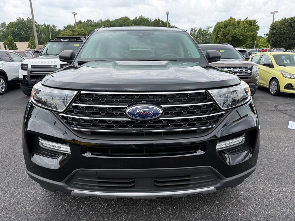 Used 2021 Ford Explorer XLT w/ Equipment Group 202A AWD/4WD image 2