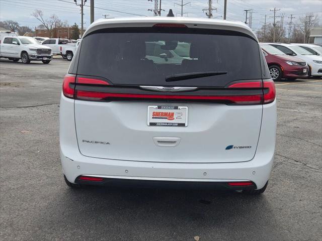 Certified 2024 Chrysler Pacifica Select image 12
