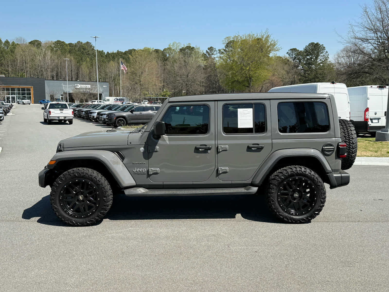 Used 2019 Jeep Wrangler Unlimited Sahara image 2
