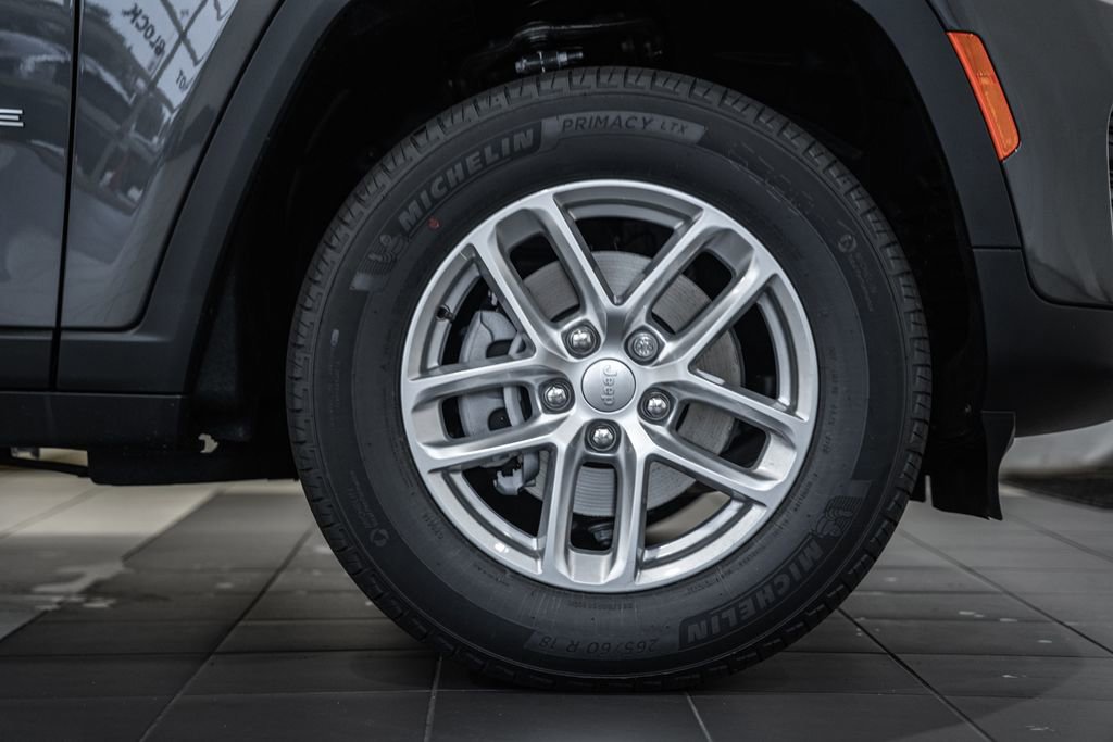 New 2025 Jeep Grand Cherokee Laredo X w/ Luxury Tech Group I image 16