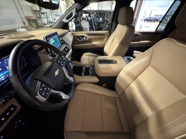 Used 2023 Chevrolet Suburban Premier AWD/4WD image 28