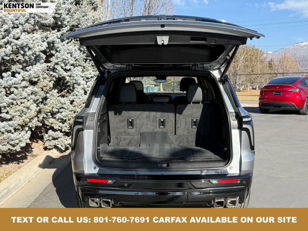 Used 2024 Chevrolet Traverse RS image 39