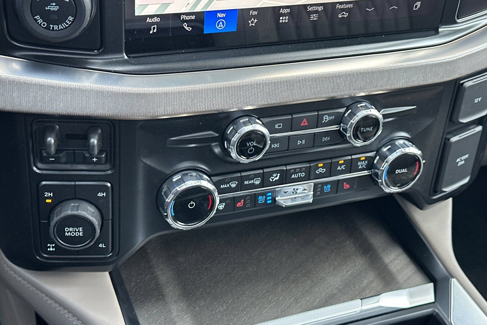 New 2026 Ford F250 Platinum w/ Platinum Plus Package AWD/4WD image 19