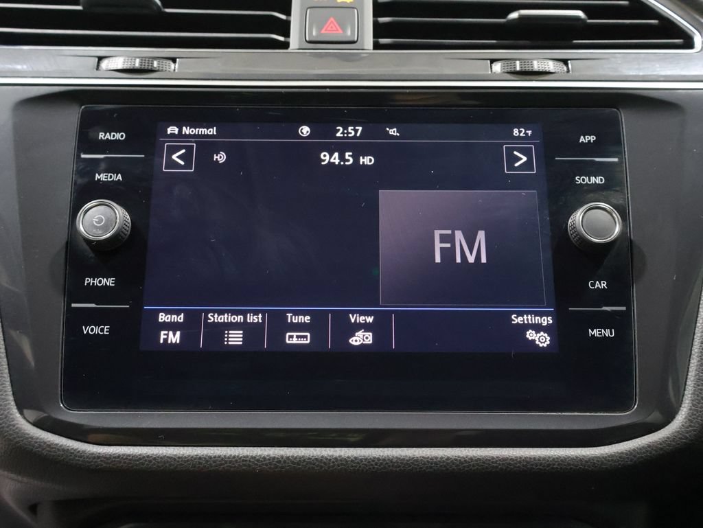 Used 2020 Volkswagen Tiguan SE AWD/4WD image 27