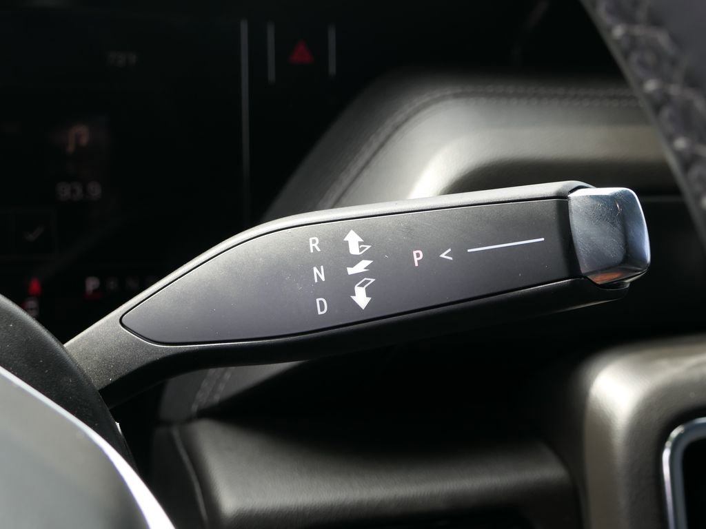 Used 2025 GMC Yukon XL Denali RWD image 16