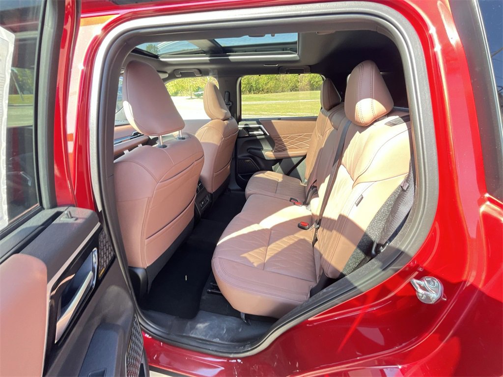 New 2025 Mitsubishi Outlander SEL image 23