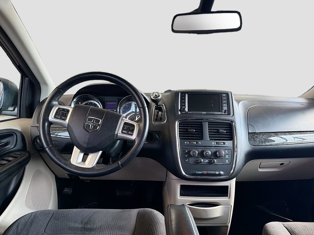 Used 2018 Dodge Grand Caravan SE w/ UConnect Hands-Free Group image 22