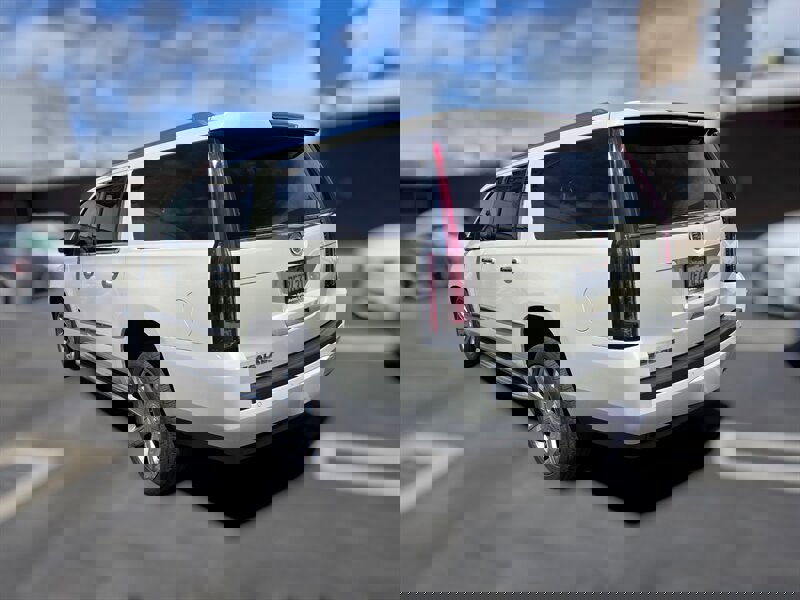 Used 2015 Cadillac Escalade ESV Luxury RWD image 7