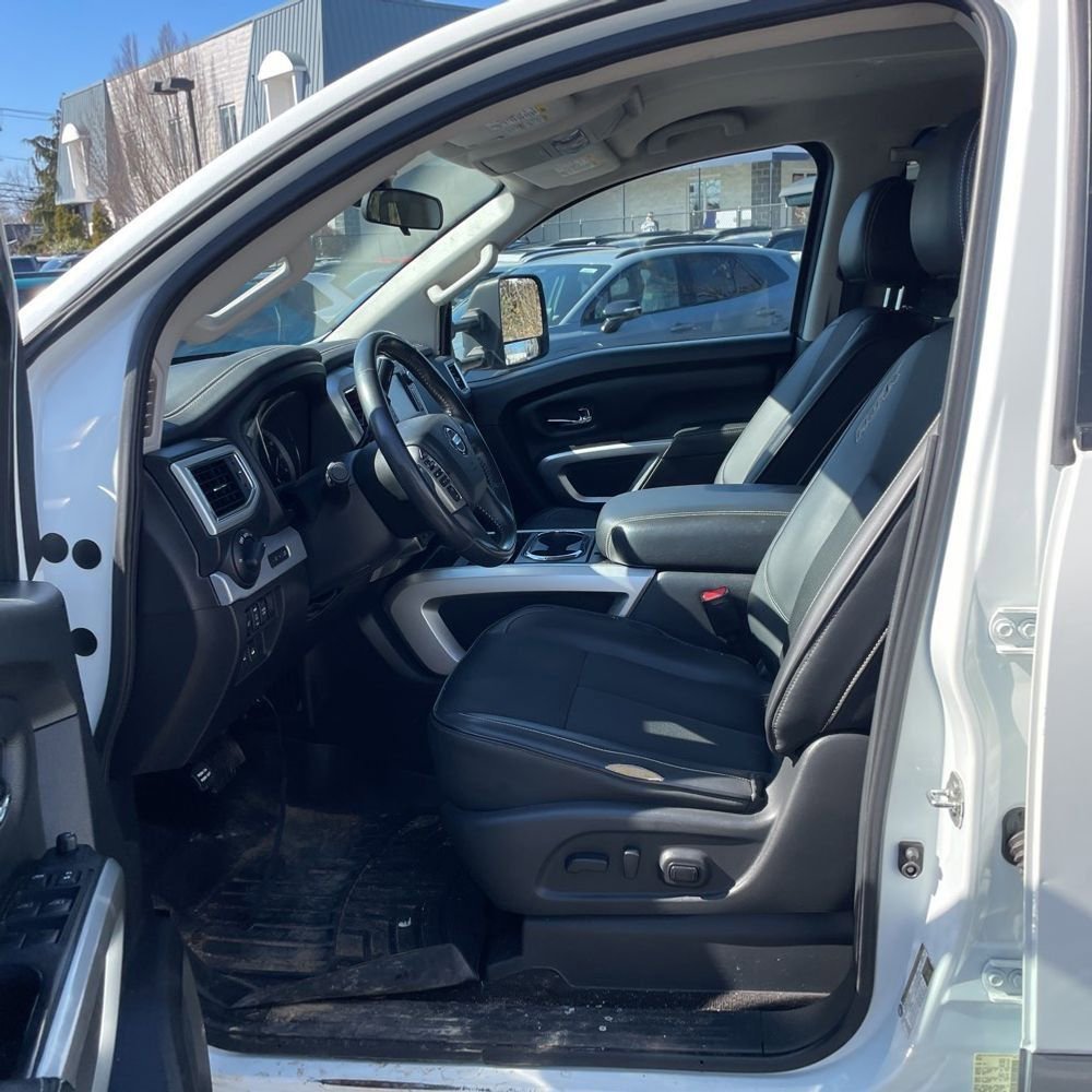 Used 2017 Nissan Titan PRO-4X image 7