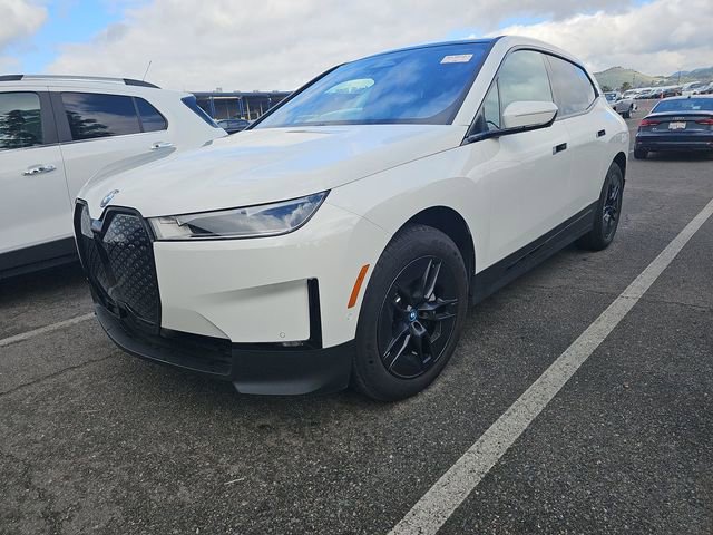 Used 2023 BMW iX xDrive50 w/ Convenience Package AWD/4WD video 1