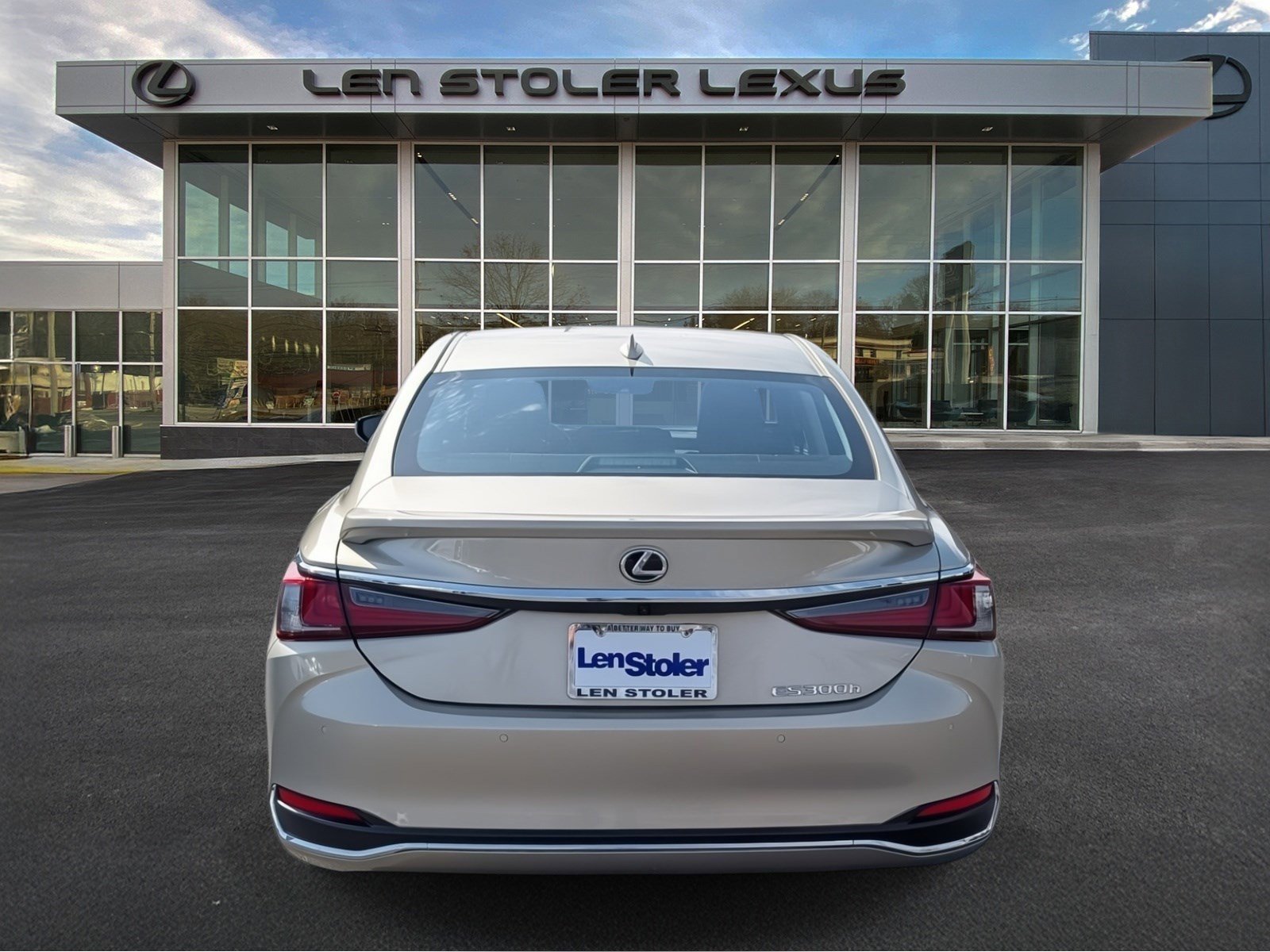 Certified 2025 Lexus ES 300h w/ Premium Package image 4