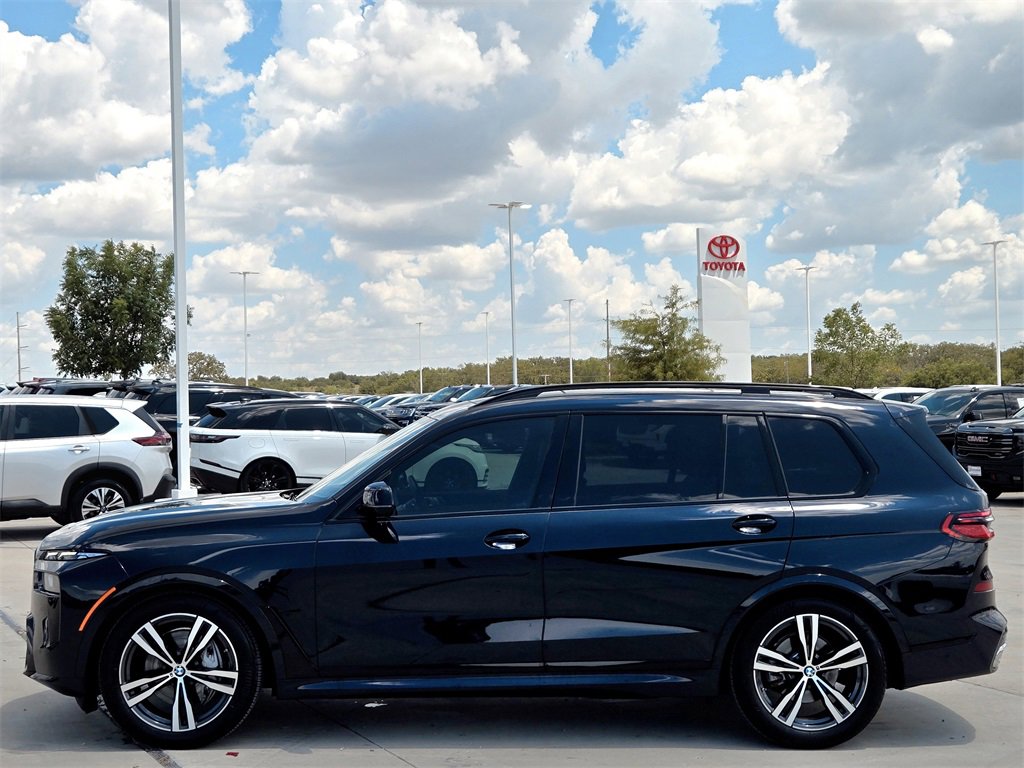 Used 2025 BMW X7 xDrive40i w/ M Sport Package image 4