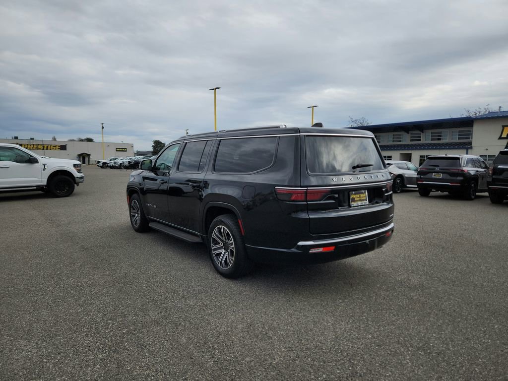 Used 2024 Jeep Wagoneer L Series II w/ Flexible Seating Group AWD/4WD image 5