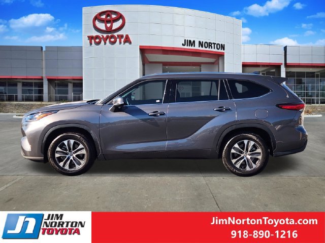 Used 2021 Toyota Highlander XLE FWD image 4