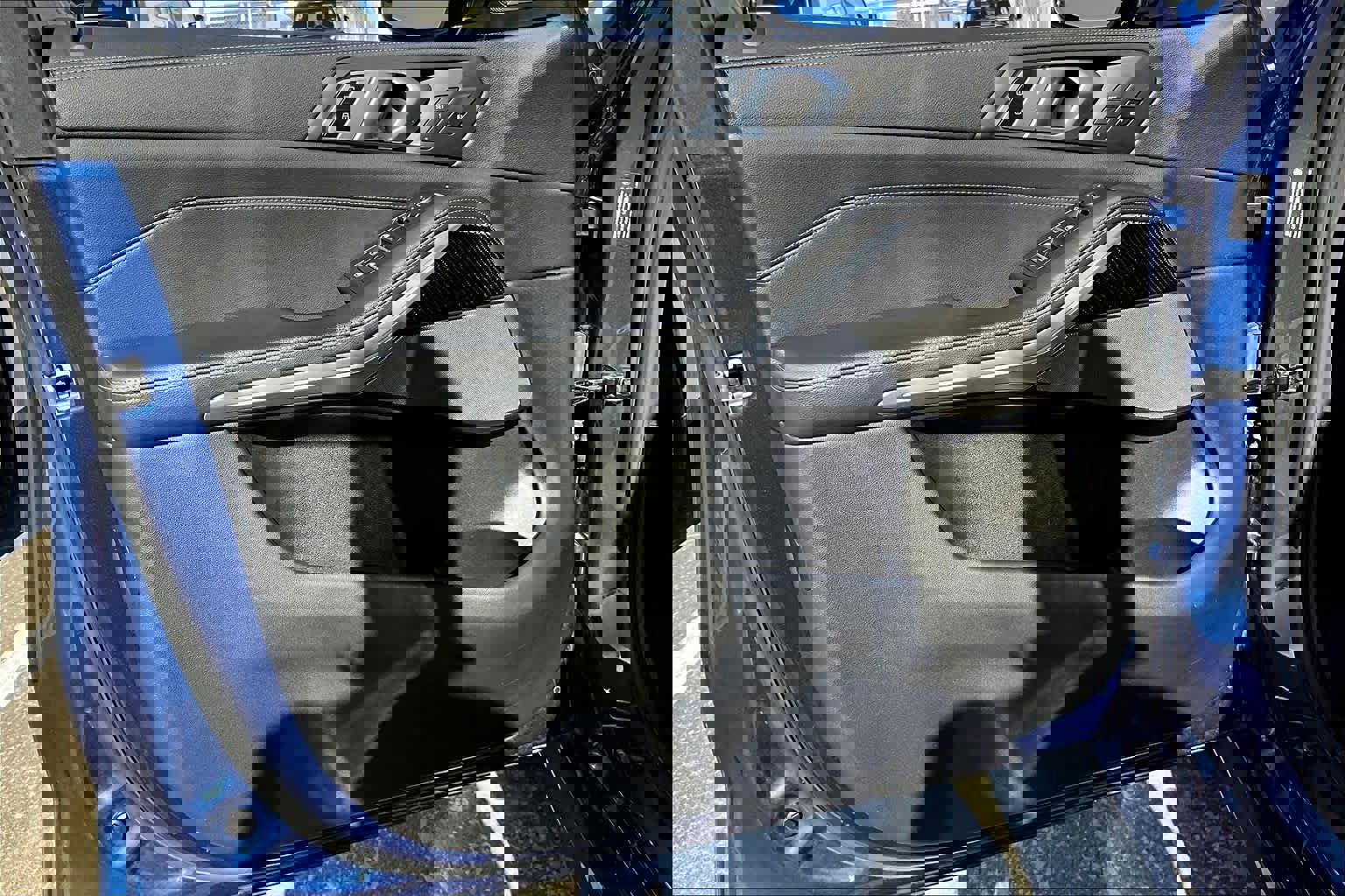 Used 2021 BMW X5 M50i w/ Executive Package image 37