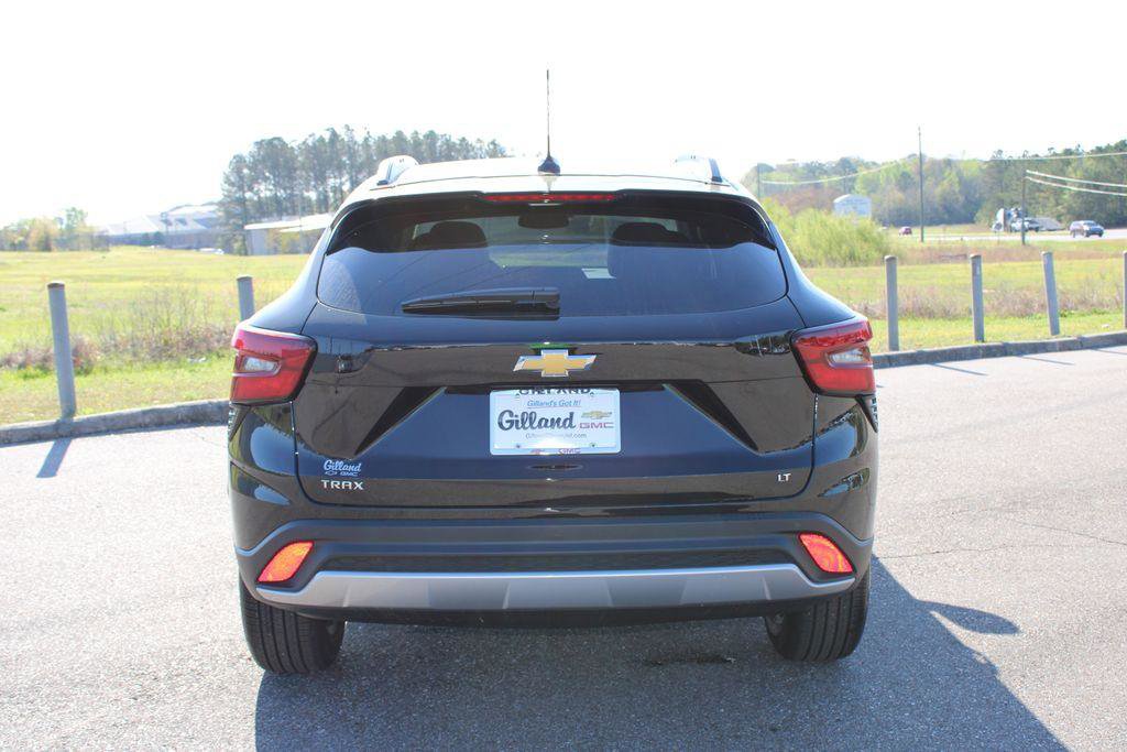 New 2026 Chevrolet Trax LT w/ Driver Confidence Package image 18