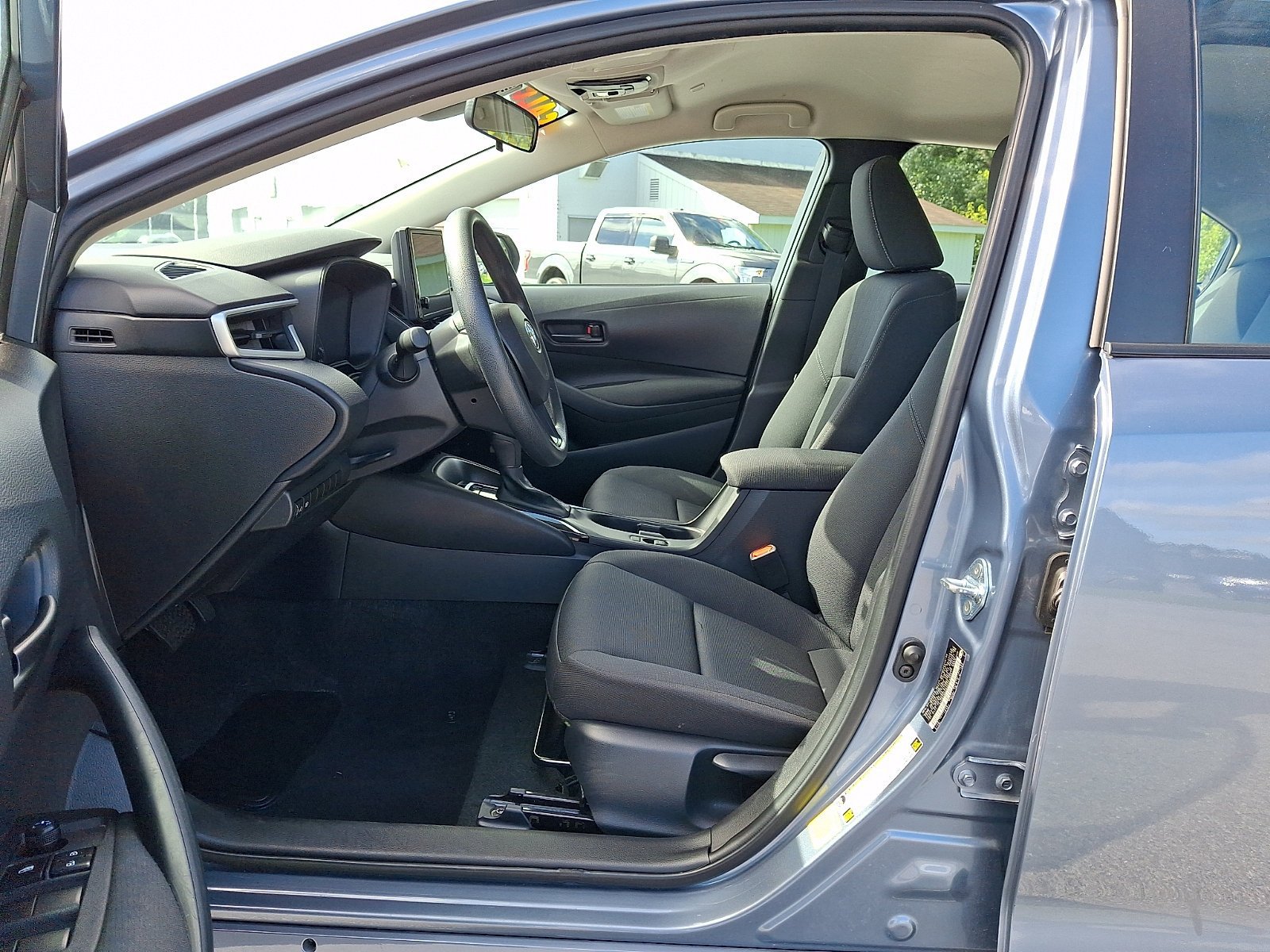 Used 2025 Toyota Corolla LE FWD image 15