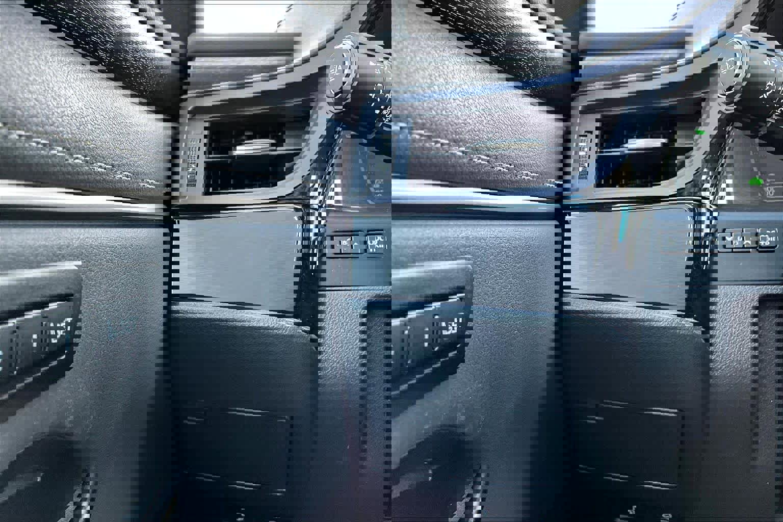 Certified 2025 Lexus ES 300h w/ Premium Package image 35