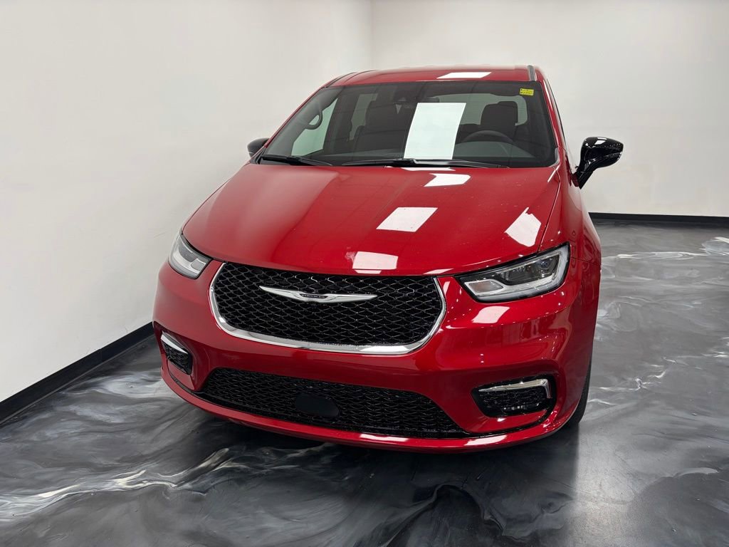 New 2026 Chrysler Pacifica Select AWD/4WD image 3