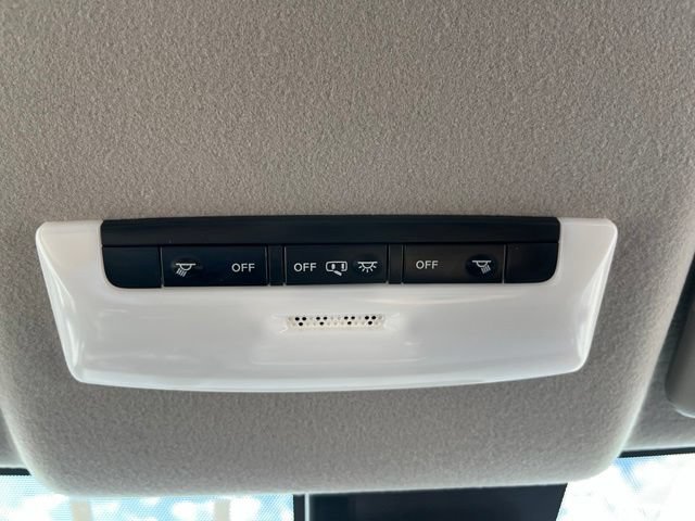 Used 2025 Nissan Versa SV FWD image 21