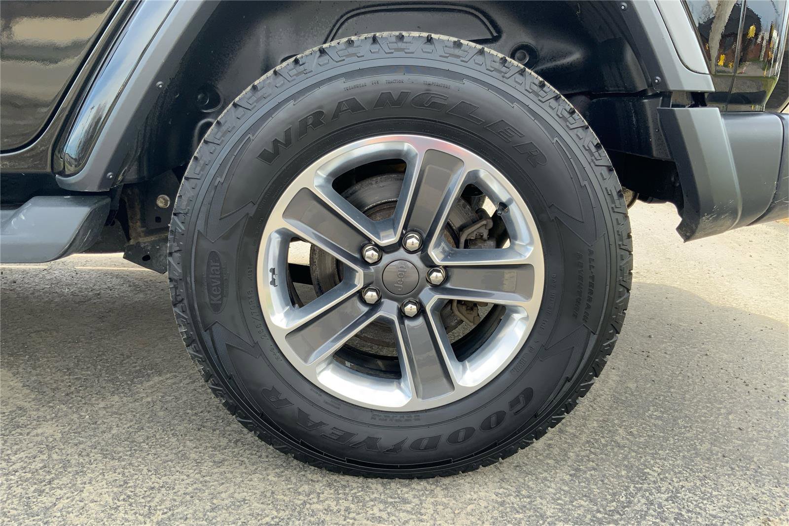 Used 2019 Jeep Wrangler Unlimited Sahara w/ Dual Top Group image 29