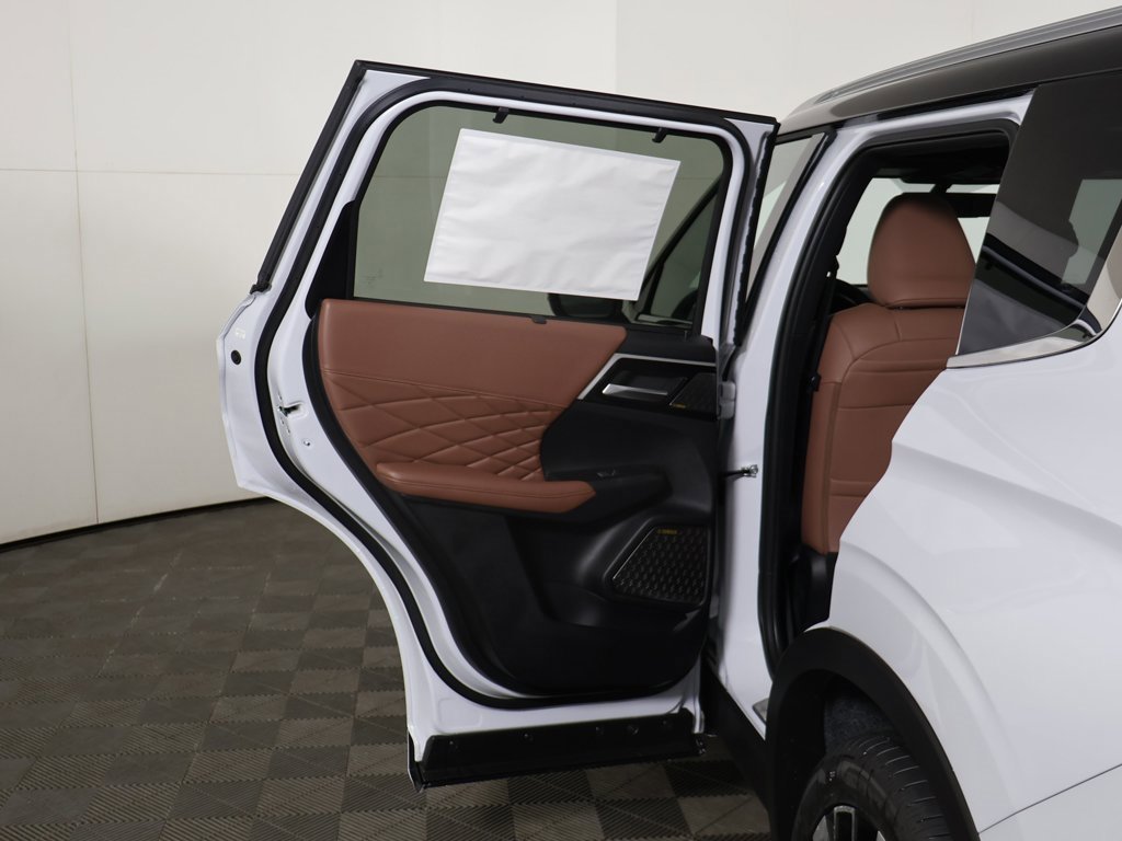 New 2026 Mitsubishi Outlander SEL image 27