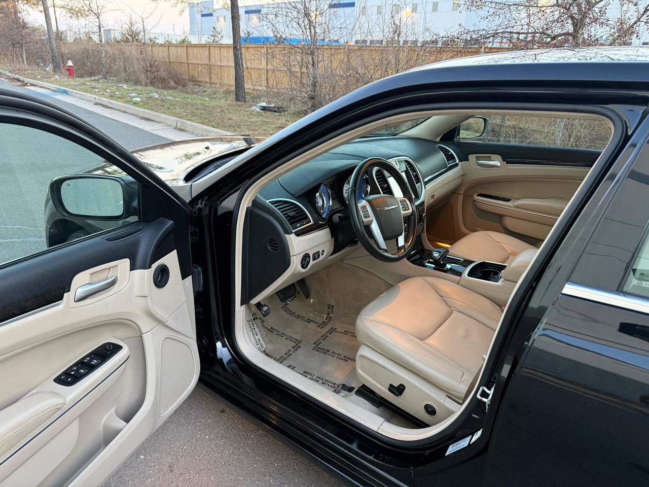 Used 2014 Chrysler 300 image 13