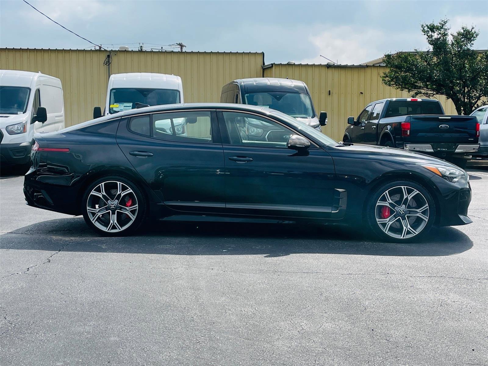 Used 2021 Kia Stinger GT1 RWD image 3