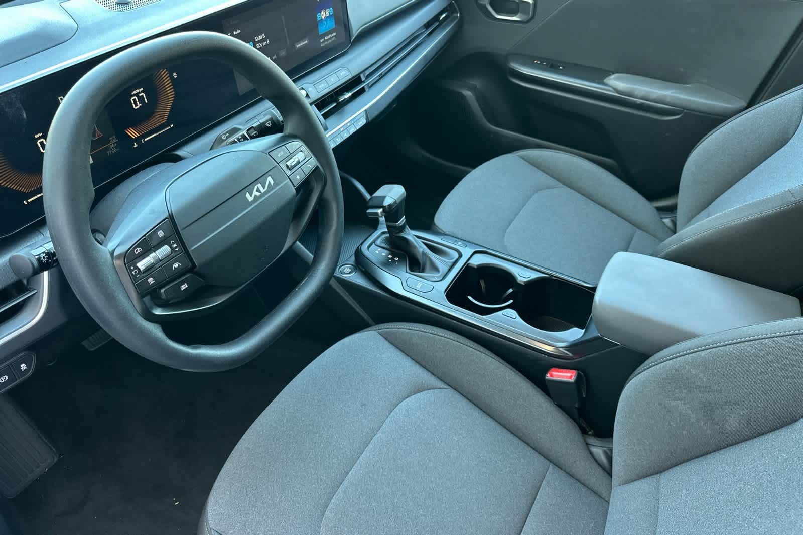 Used 2025 Kia K4 FWD image 11