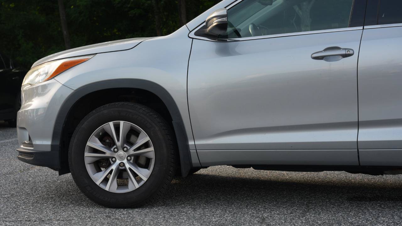 Used 2015 Toyota Highlander XLE AWD/4WD image 9