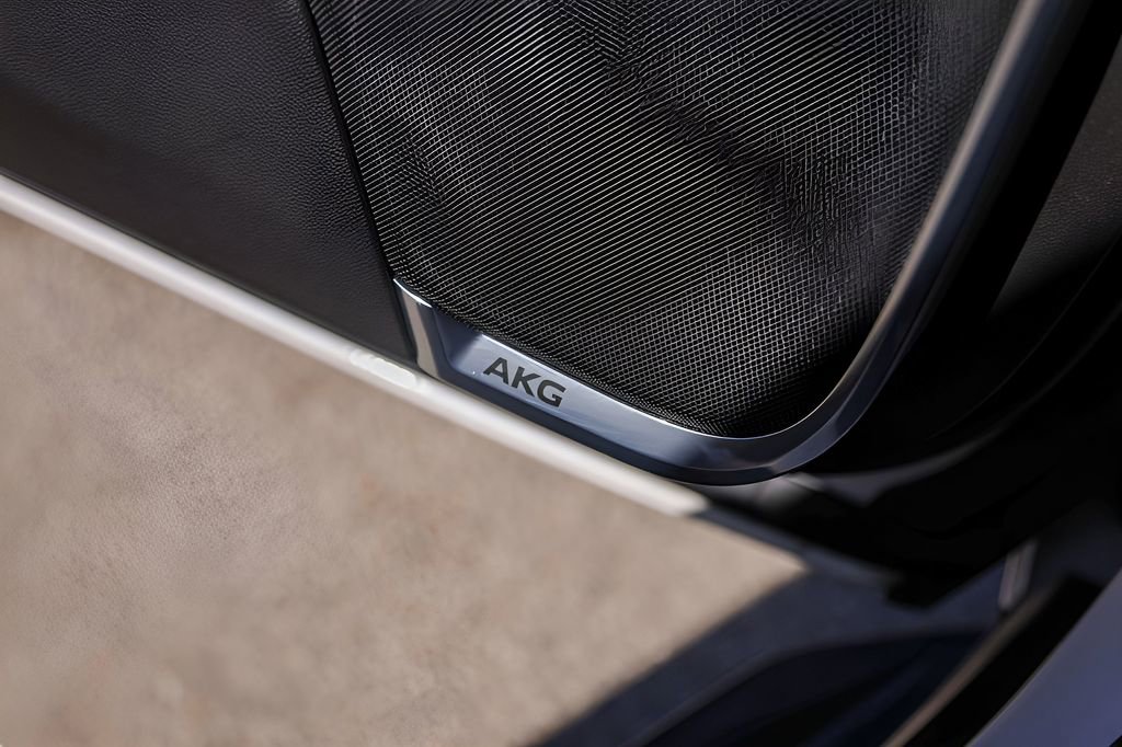 Certified 2023 Cadillac Escalade Sport w/ LPO, ONYX Package image 23