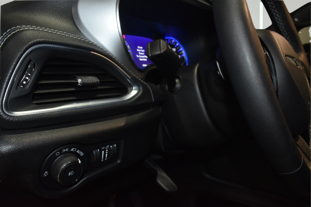Certified 2025 Chrysler Pacifica Limited FWD image 28