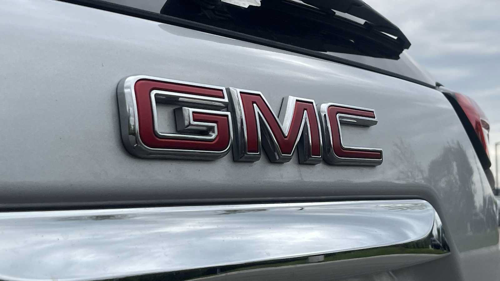Used 2022 GMC Terrain SLT w/ Infotainment Package II AWD/4WD image 25
