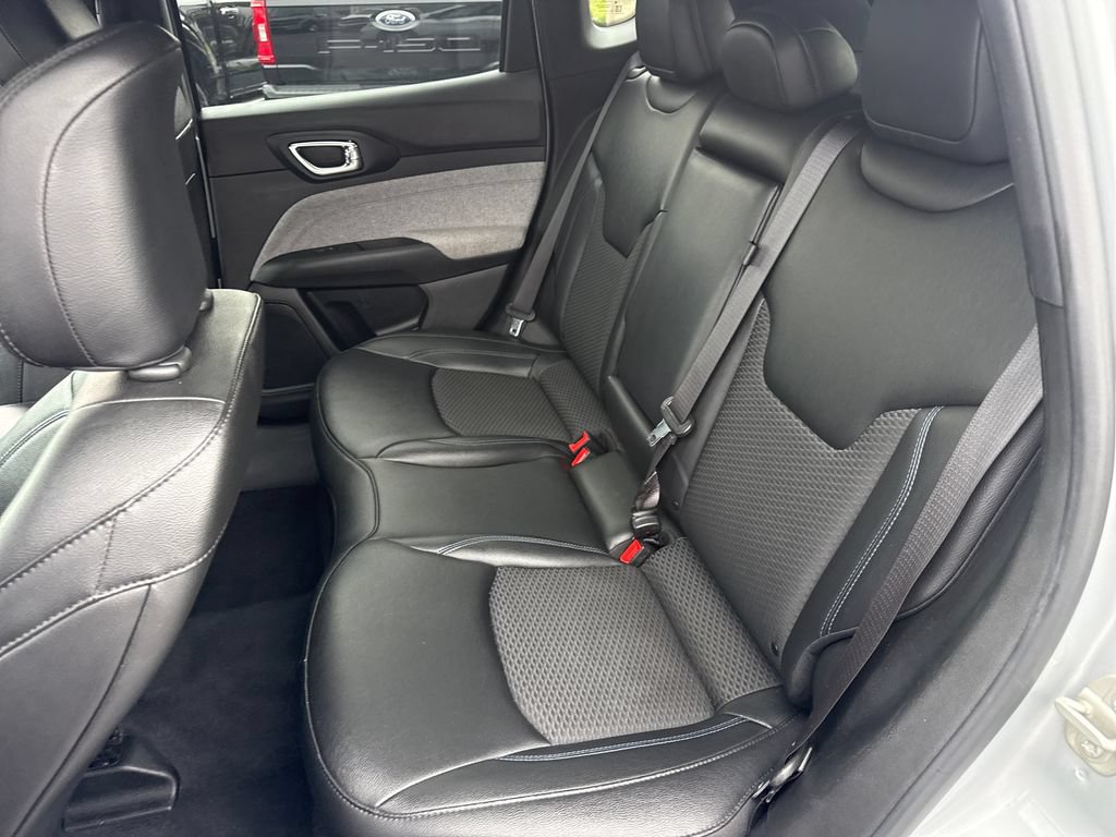 Used 2024 Jeep Compass Latitude AWD/4WD image 15